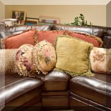 DW01. Decorative pillows.